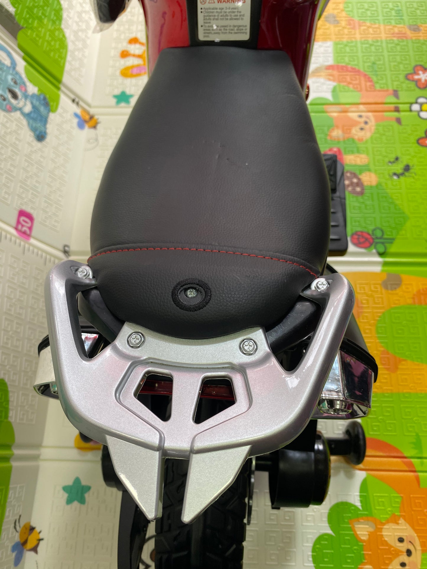 MOTO SUSPENSIÓN:¡La Moto Eléctrica para Niños que Hará Latir Más Fuerte su Corazón Aventurero!