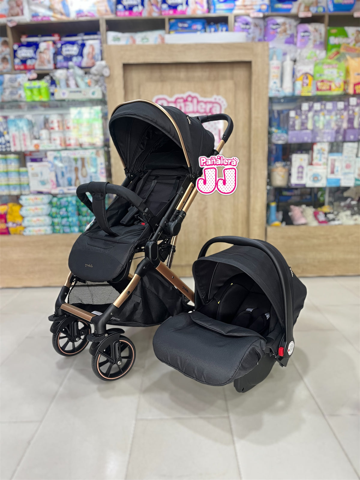 Coche con porta bebe tipo maleta Cova