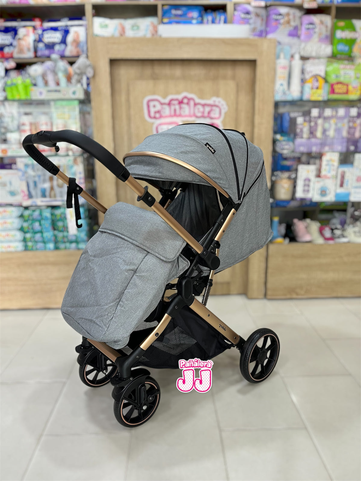 Coche con porta bebe tipo maleta Cova